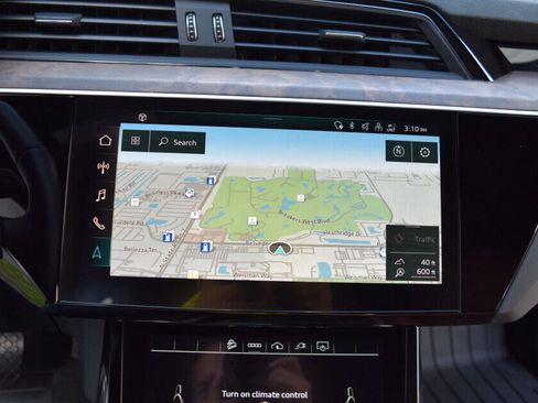 Used 2022 Audi e-tron Premium image 61