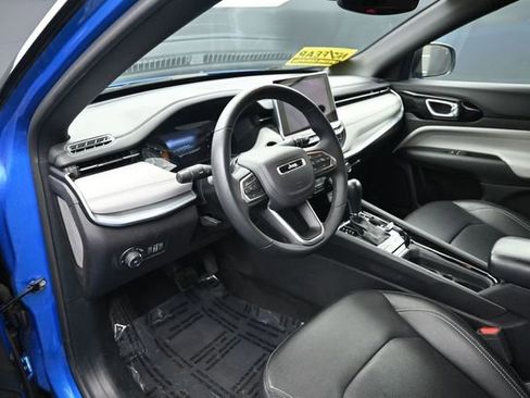 Used 2025 Jeep Compass Limited AWD/4WD image 14