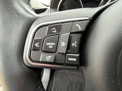 Used 2018 Jaguar F-PACE Premium image 21