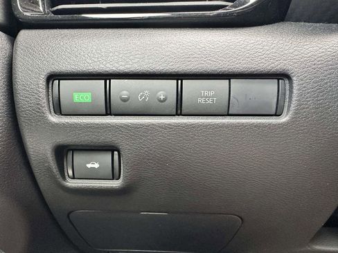 Used 2024 Nissan Sentra SR w/ SR Premium Package FWD image 17