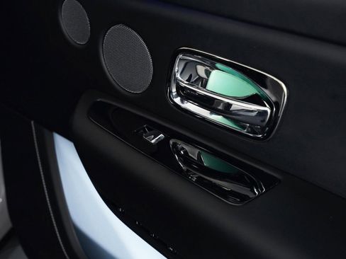 Used 2024 Rolls-Royce Cullinan Black Badge image 38