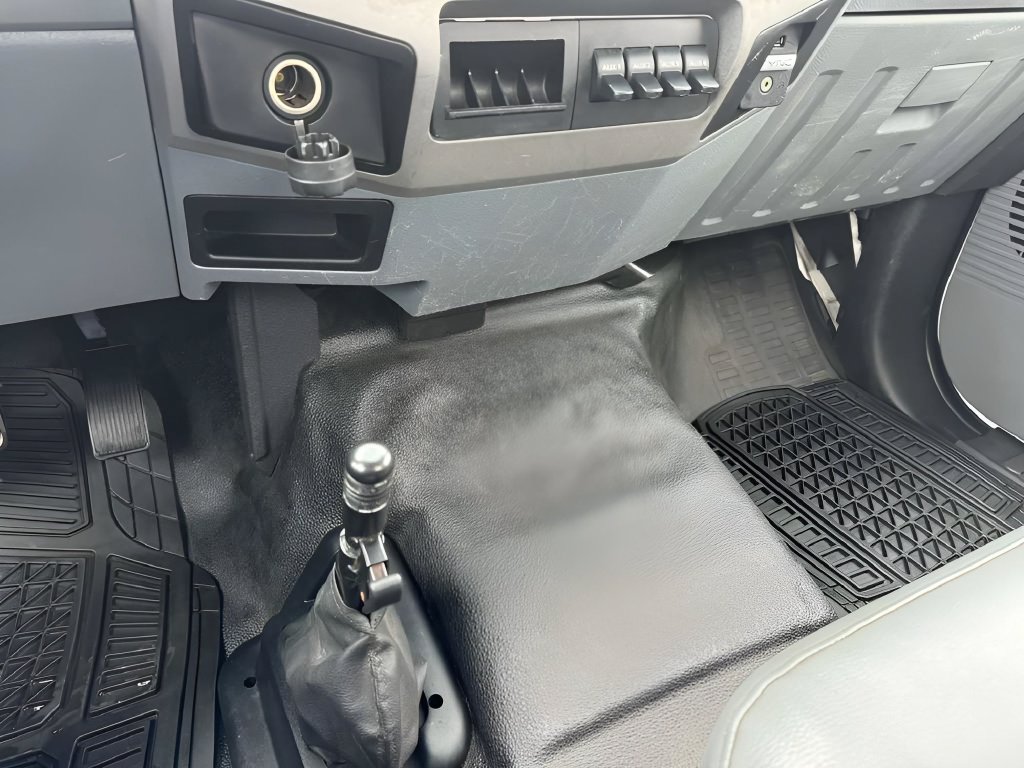 Used 2015 Ford F650 2WD Regular Cab Super Duty image 17