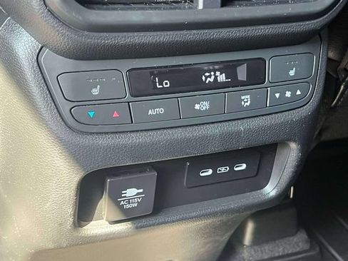 Used 2025 Honda Pilot Elite image 14