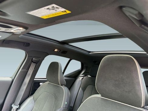 Used 2022 Volvo XC40 T5 R-Design w/ Advanced Package AWD/4WD image 14