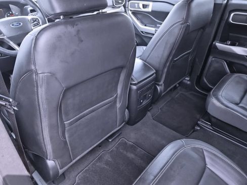 Used 2023 Ford Explorer XLT w/ Equipment Group 202A AWD/4WD image 18