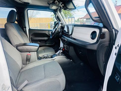 Used 2025 Jeep Gladiator Sport AWD/4WD image 19