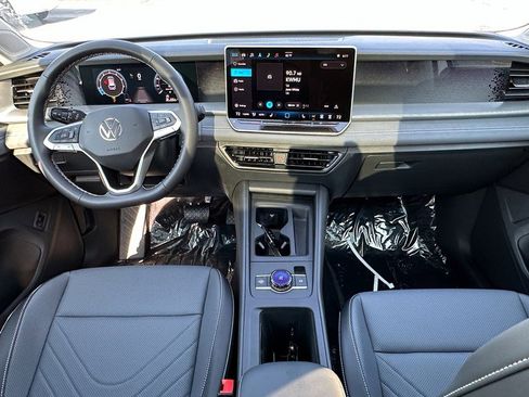 New 2025 Volkswagen Tiguan SE image 10