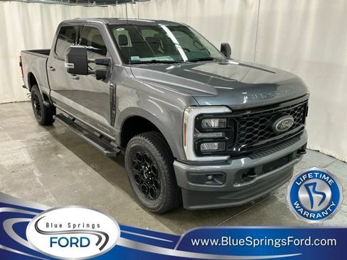 New 2026 Ford F250 XLT w/ XLT Premium Package AWD/4WD image 1