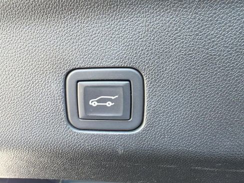 Used 2023 Chevrolet Suburban LT RWD image 14