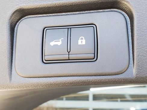 Certified 2025 Nissan Rogue SV image 12