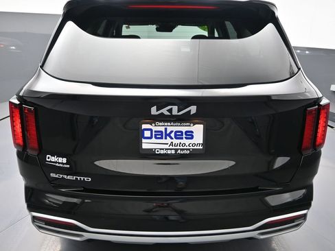Certified 2023 Kia Sorento S image 34