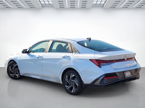 Certified 2025 Hyundai Elantra SEL image 13