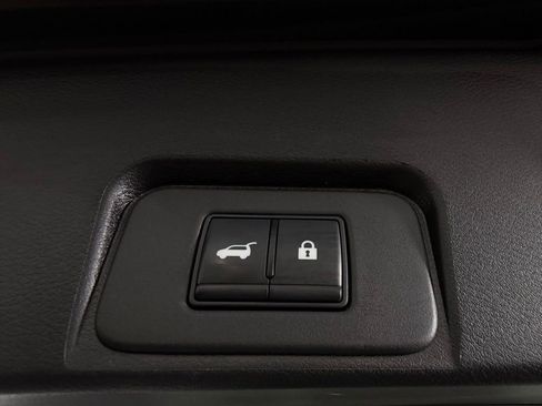 Used 2025 Nissan Rogue SV FWD image 28