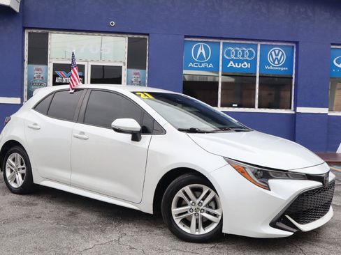 Used 2021 Toyota Corolla SE FWD image 3