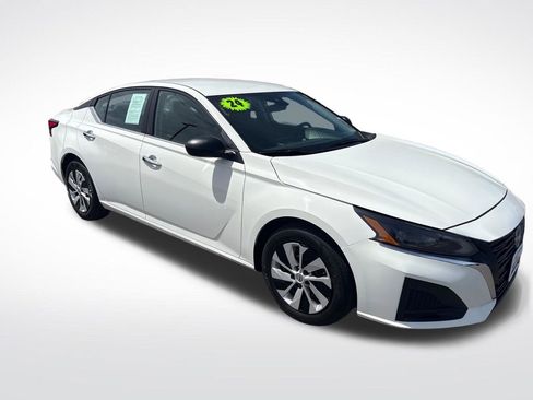 Used 2024 Nissan Altima 2.5 S FWD image 9