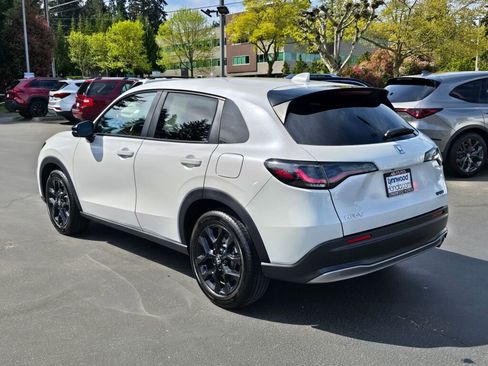 Certified 2025 Honda HR-V Sport image 15