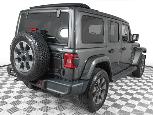 Used 2019 Jeep Wrangler Unlimited Sahara AWD/4WD image 4