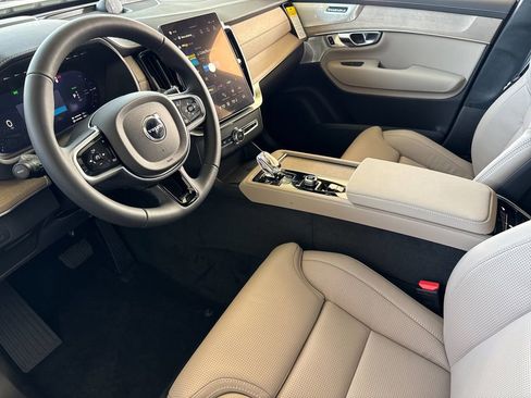 New 2026 Volvo XC90 T8 Ultra w/ Lounge Package image 9