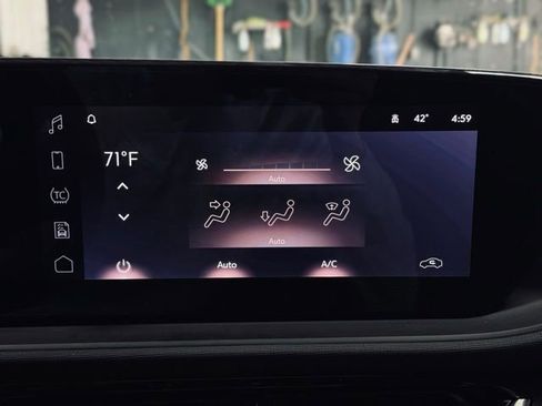 Used 2025 Buick Envista Sport Touring image 34