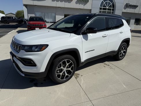 Used 2024 Jeep Compass Limited AWD/4WD image 4