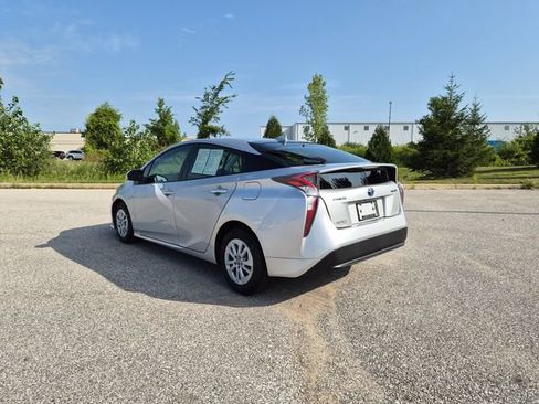 Used 2016 Toyota Prius Two FWD image 8