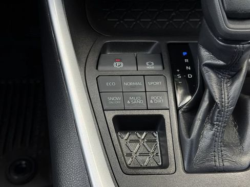 Used 2023 Toyota RAV4 LE AWD/4WD image 21