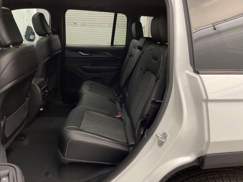 New 2025 Jeep Grand Cherokee Altitude image 16