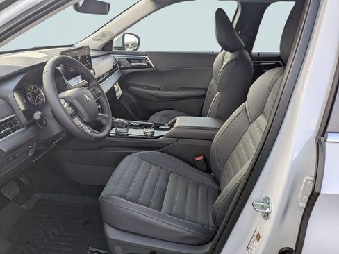 New 2026 Mitsubishi Outlander SE FWD image 19