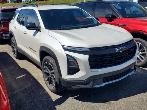 Used 2025 Chevrolet Equinox RS image 2