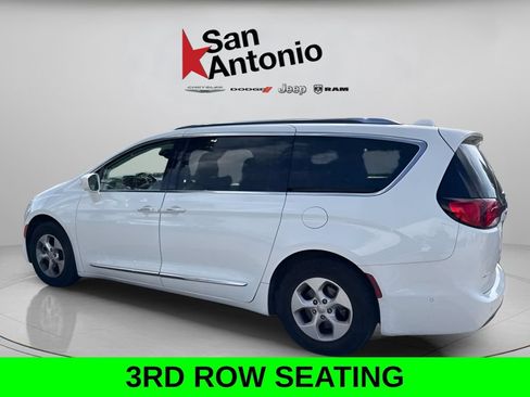 Used 2017 Chrysler Pacifica Touring-L Plus w/ Advanced Safetytec Group FWD image 2