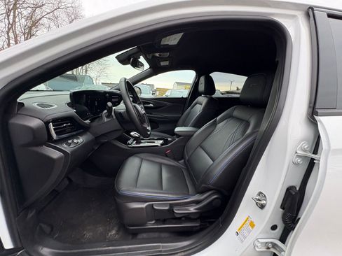 Used 2025 Buick Envista Sport Touring image 22