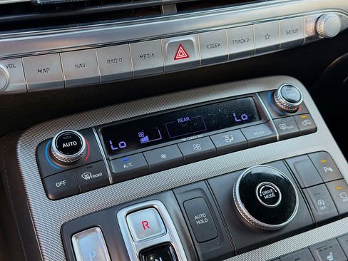 Used 2022 Hyundai Palisade Calligraphy image 15