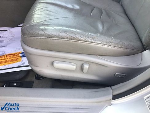 Used 2010 Toyota Camry image 26