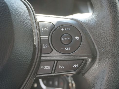 Used 2020 Toyota Corolla LE FWD image 18