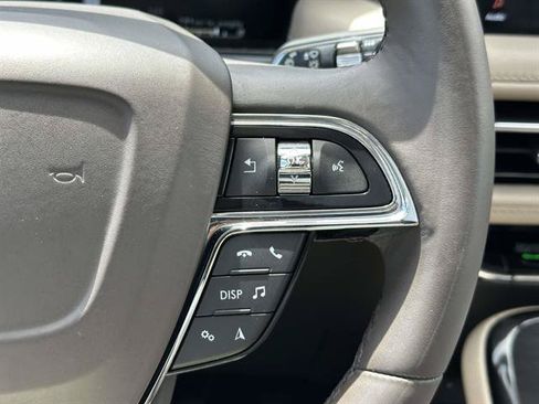 Used 2022 Lincoln Nautilus Reserve AWD/4WD image 37