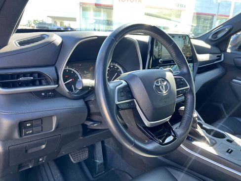 Used 2022 Toyota Highlander XSE image 35