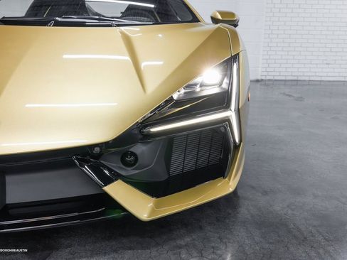 Used 2025 Lamborghini Revuelto image 6