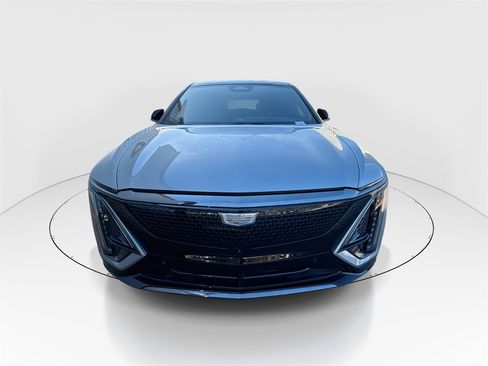 Used 2025 Cadillac Lyriq Sport image 3