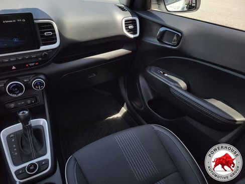 Used 2025 Hyundai Venue Limited FWD image 21
