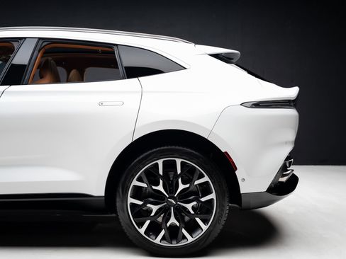 Used 2023 Aston Martin DBX AWD/4WD image 20