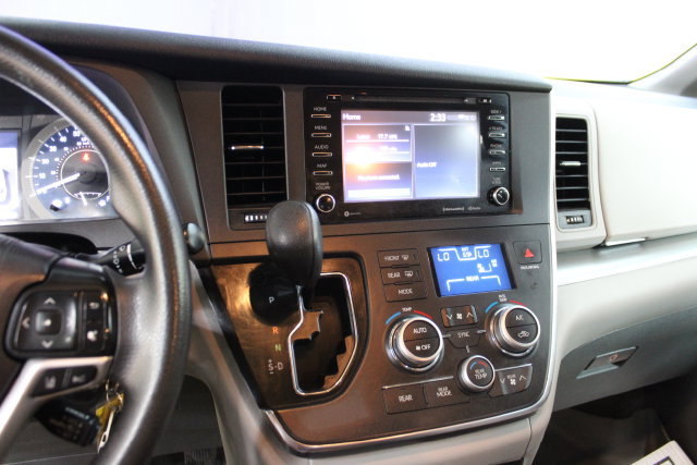 Used 2019 Toyota Sienna LE FWD image 18