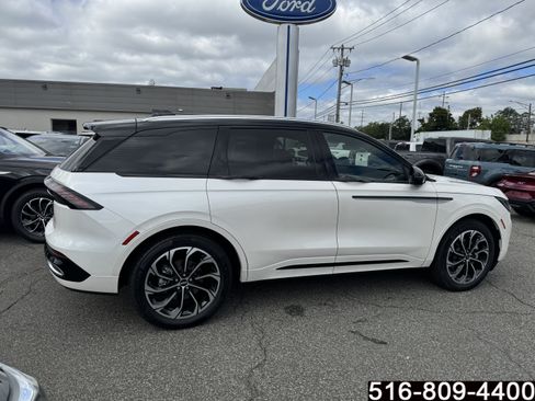 Used 2026 Lincoln Nautilus Reserve AWD/4WD image 4