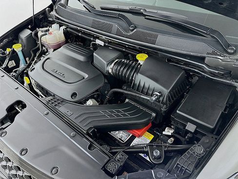 Used 2025 Chrysler Pacifica Limited image 31