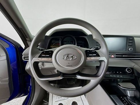 Used 2023 Hyundai Elantra SEL image 11