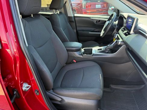 Used 2025 Toyota RAV4 LE AWD/4WD image 32