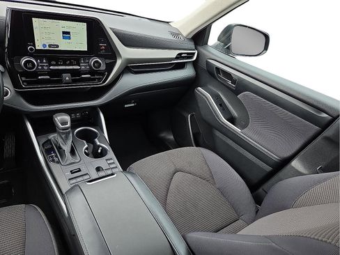 Used 2024 Toyota Highlander LE image 13