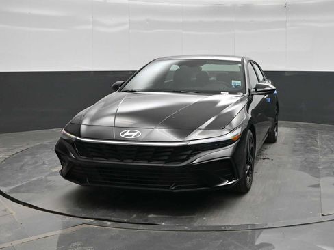 New 2026 Hyundai Elantra SEL Sport FWD image 3