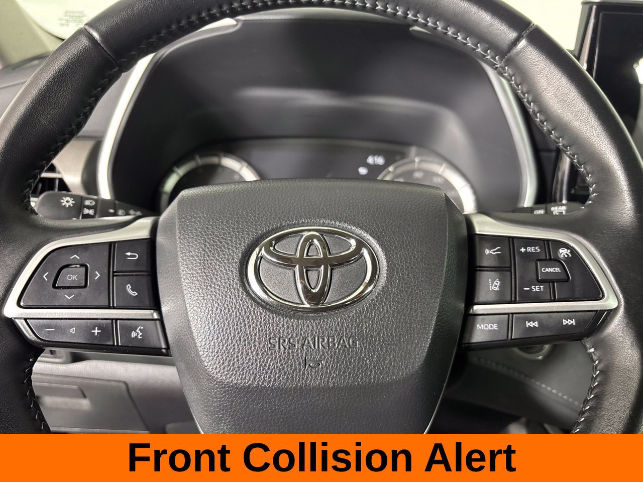 Used 2025 Toyota Highlander XLE FWD image 16