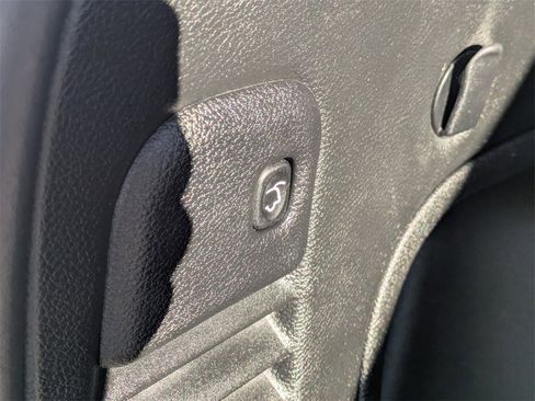 Used 2021 Jeep Grand Cherokee Laredo X image 12