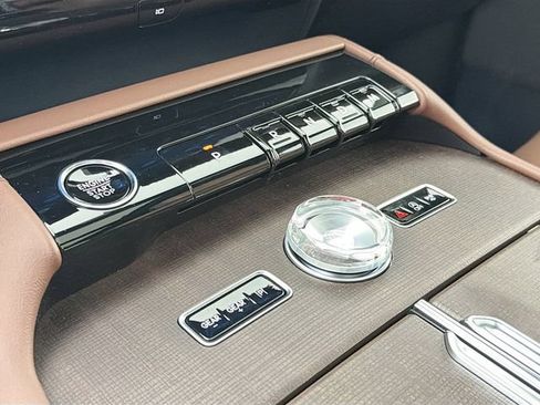 New 2026 Lincoln Navigator Reserve AWD/4WD image 17